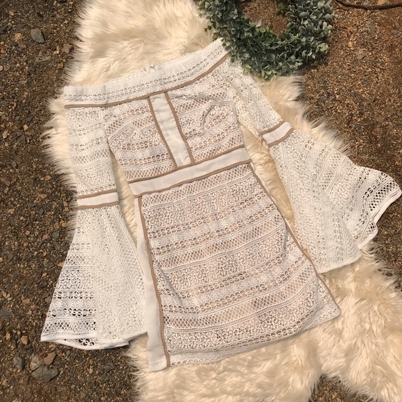 Dresses & Skirts - BOHO LACE BELL SLEEVE DRESS SIZE SMALL